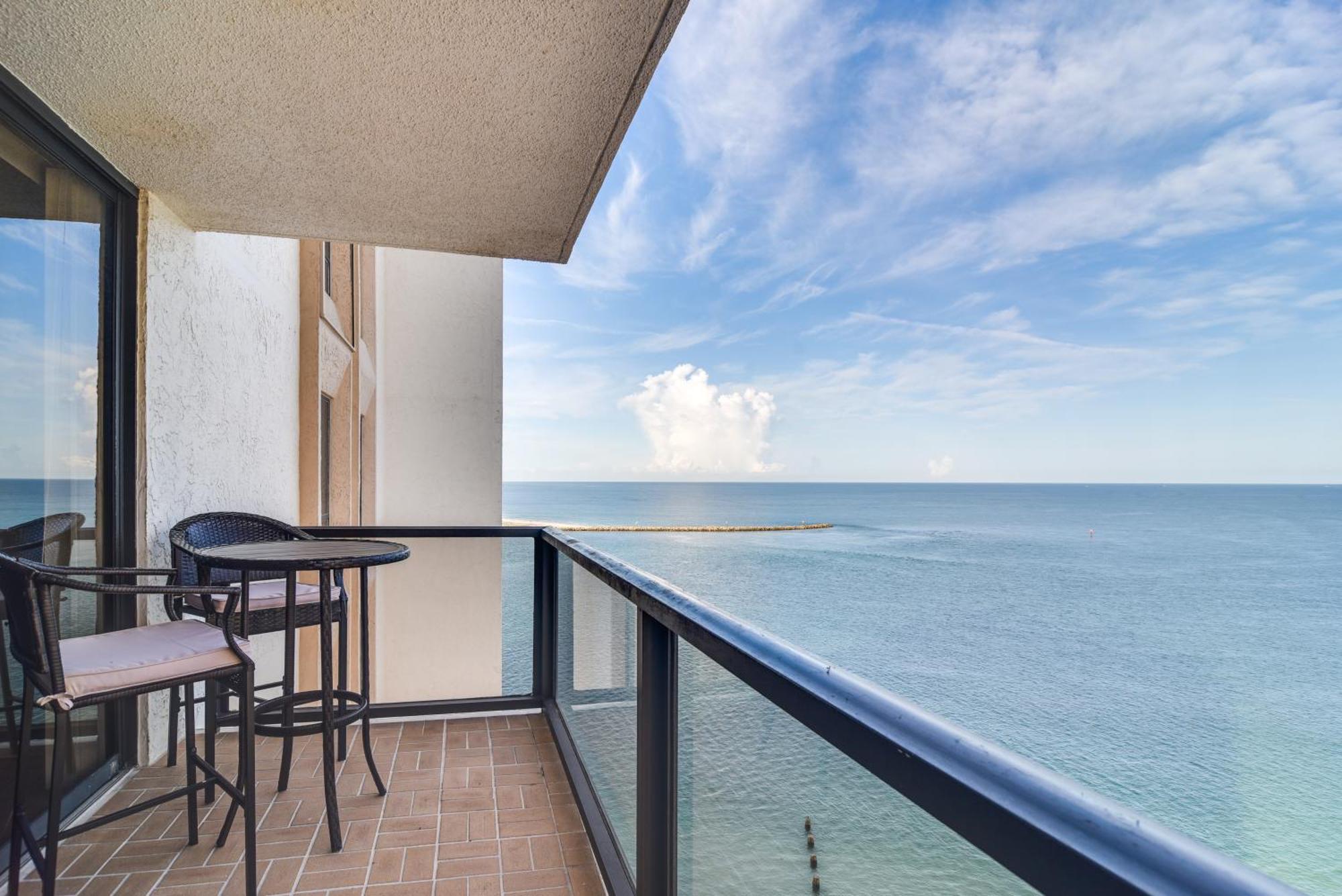 Oceanfront Condo With Balcony And Stunning Views! Clearwater Beach Esterno foto